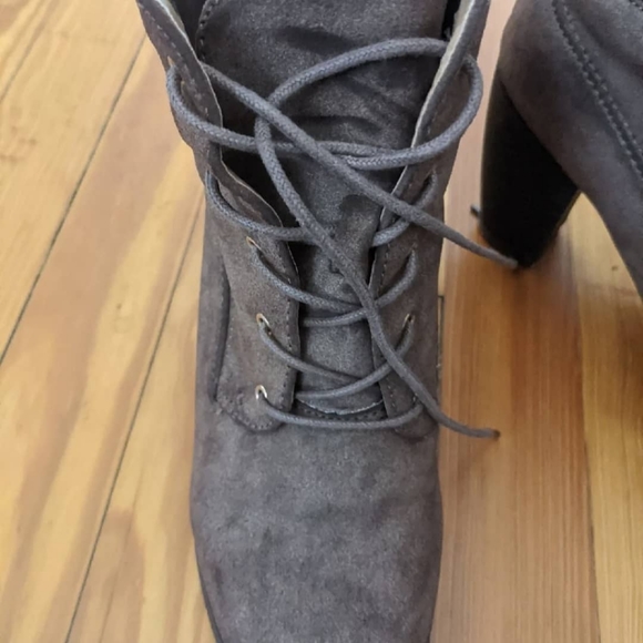 Michael Antonio Women's Faux Suede Booties, Sz 10 - Picture 2 of 4